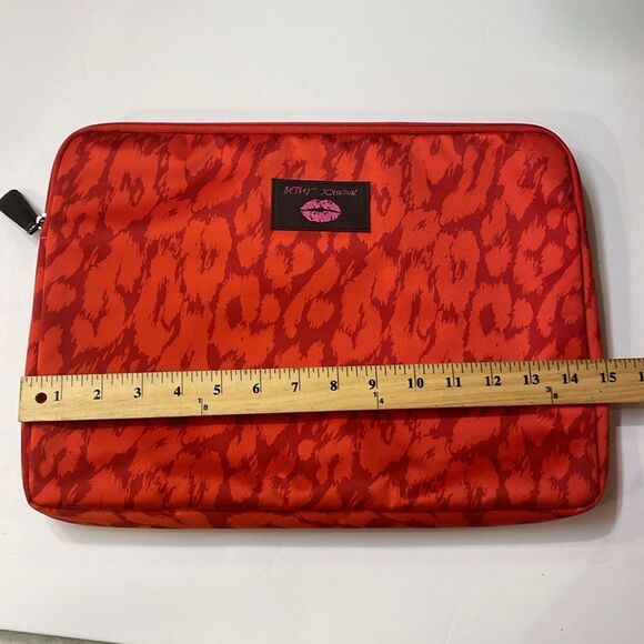 Betsey Johnson Designer Laptop Sleeve Red Cheetah Trunk&Trolley Collection - Picture 4 of 6